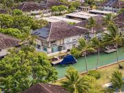Seaside house with pool
