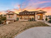 House with pool and garden