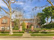 House with pool and garden