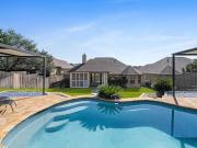 House with pool and garden