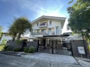 House and Lot for rent or for lease in Corinthian Hills,...