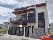 House And Lot For Sale In Greenwoods Executive Village...