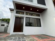 House and Lot for Sale in Las Pinas 3 Bedrooms Compound...