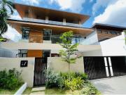 House and Lot For Sale in White Plains Subdivision...