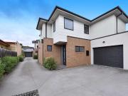 house at 2/32 Woorite Pl, Keilor East, VIC 3033, Australia