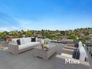 house at 301/244 Lower Heidelberg Road, Ivanhoe East