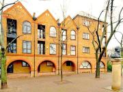 House at Brunswick Quay, London House at Brunswick Quay, London