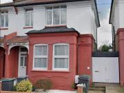 House at Glendale Avenue, London House at Glendale Avenue, London