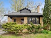 house for rent in 216 Thompson Boulevard Windsor, Ontario house for rent in 216 Thompson Boulevard Windsor, Ontario