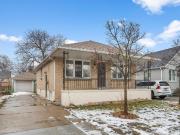 house for rent in 2318 Cadillac St Windsor, Ontario