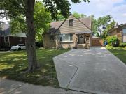 house for rent in 819 Rossini Boulevard Unit# Lower...