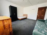 house in Arundel Road, Luton, LU4 8DY