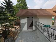 House in main cantt special for cmh doctors family cantt