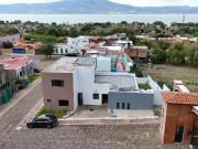 HOUSE + INDEPENDENT APARTMENT *YOUR DREAM LAKEFRONT...
