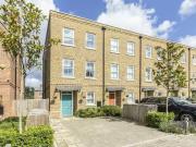 House to rent in Barrons Chase, Richmond, TW10 Ref 232027