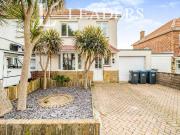 House to rent in First Avenue, Lancing, BN15 | Leaders