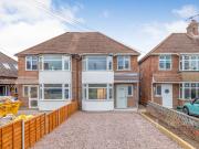 House to rent in Heathcote Road, Whitnash, Leamington...