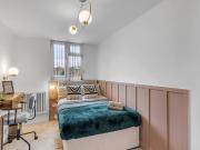 House to rent in Hitchin Road, Luton, Bedfordshire, LU2...