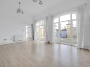 house to rent in Royal Drive, Barnet, London, N11