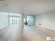 House Townhouse to rent in Bessborough House, Battersea...