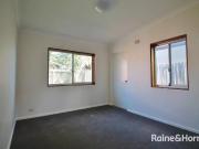 House with 3 bedrooms, 1 bathroom & parking for 1 car