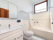 House with 3 bedrooms & 2 bathrooms
