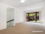 House with 3 bedrooms, 2 bathrooms & parking for 1 car House with 3 bedrooms, 2 bathrooms & parking for 1 car