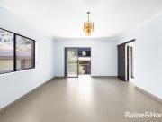 House with 4 bedrooms, 1 bathroom & parking for 2 cars