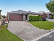 House with Pool and 6kW Solar, Open Plan Family Living...