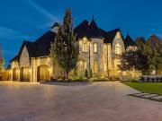 House with pool and garden