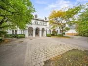 House with pool and garden