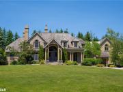 House with pool and garden