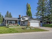 House with pool and garden