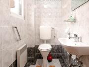 House with pool & parking space near UNO City & Danube...