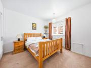 House with private garden in Clapham high st