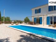HRV Einfamilienhaus mit Swimmingpool in der Nähe von Poreč