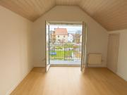 Hübsche 2 Zimmer Dachgeschoss Wohnung mit Balkon im Grünen