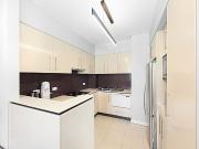 Huge 2 bedroom Light and Bright apartment with 2...