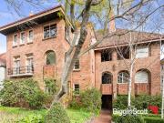 HUGE ART DECO STYLE APARTMENT IN A BOUTIQUE BLOCK!