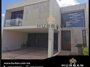 HURBAN VENDE casa en coto Residencial St Angelo al...