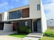 HURBAN VENDE casa en Lomas del Molino