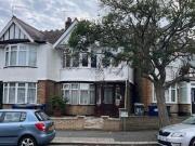 Hutton Grove, London, 3 Bedroom Flat