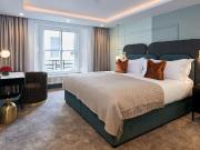 Hyde Park Gate, London SW7, 2 bed flat to rent, £13,650...