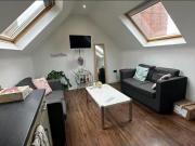 Hyde Terrace, Leeds LS2, 3 bed block of flats to rent,...