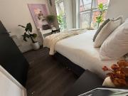 Hyde Terrace, Leeds LS2, 6 bed flat to rent, £3,250 pcm...