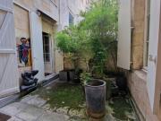 Hyper Centre de Bordeaux local commercial avec cour