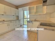 HYPER CENTRE grand T3 entièrement rénové avec garage