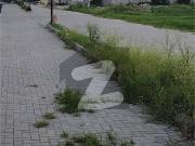 I 10 Main Road Building with Big Parking area Plot Size...