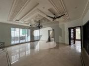 I 8/4 almost new upper portion 3 bed 3 bath servant 150k