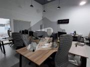 I 9 corporte office 2000 sq. Feet near to metro bus stop...